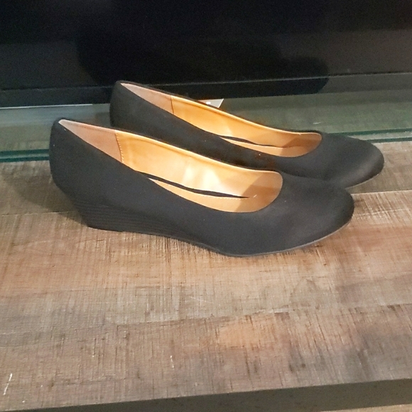CL by Laundry Shoes - CL by Laundry black Marcie wedges Sz 7.5